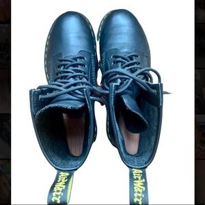 DR. MARTENS-THE ORIGINAL